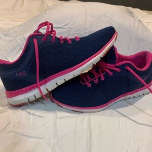 Ryka women’s 11 w like new pink and navy shoes